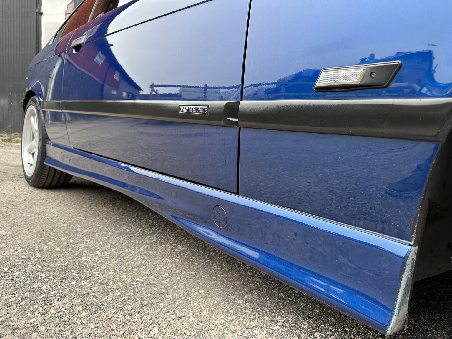 Exterior image of 1996 BMW 328i Coupé E36 M-Sport