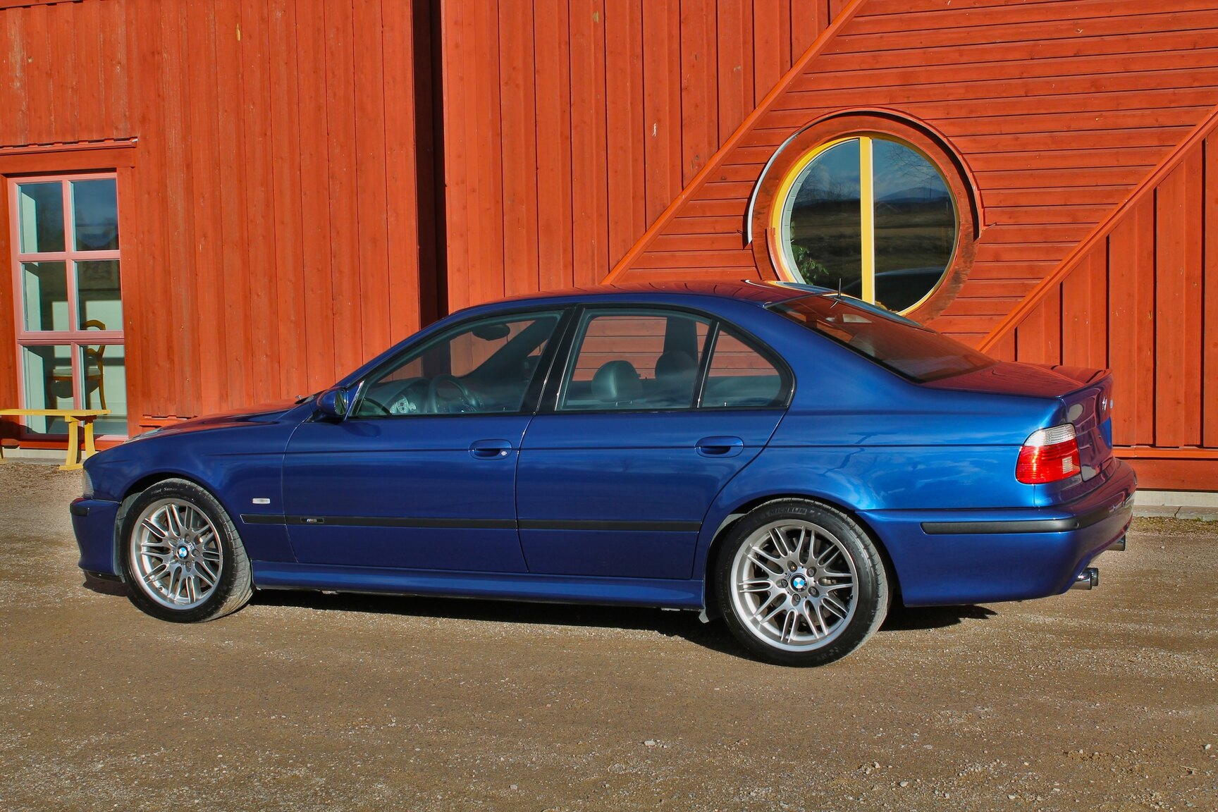 Exteriörbild på 2003 BMW M5