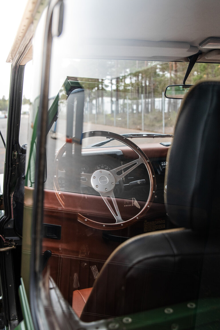 Innenraumfoto von 1996 Land Rover Defender 90 300TDi (3)