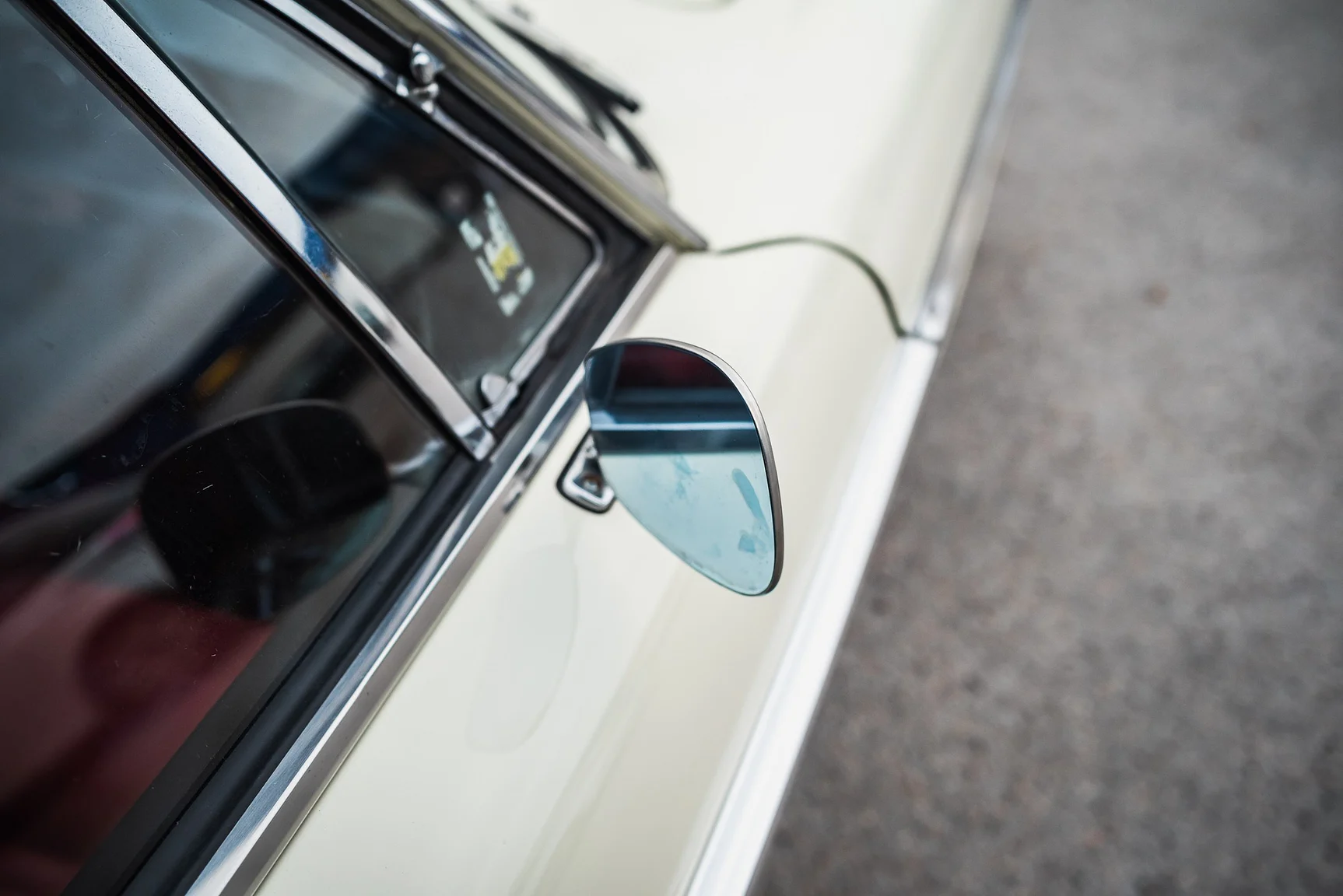 Exterior image of 1964 Volvo P 1800S (48)