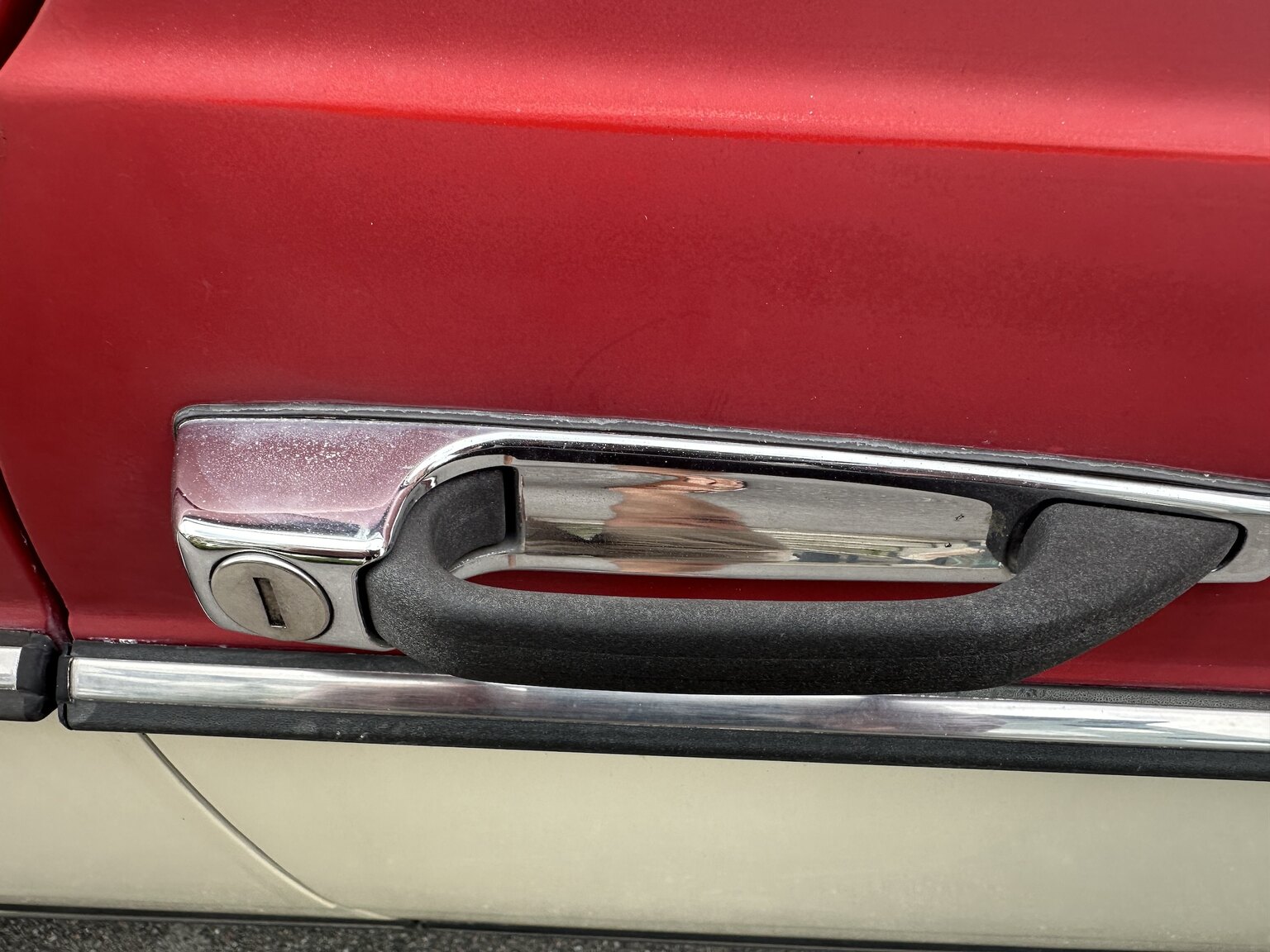 Exteriörbild på 1977 Mercedes-Benz 280 CE