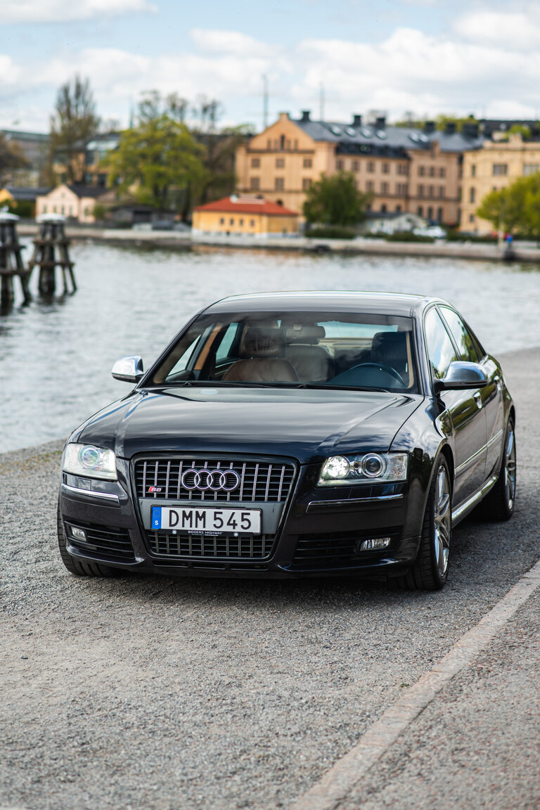 Exterior image of 2009 Audi S8 5.2 V10 FSI Quattro