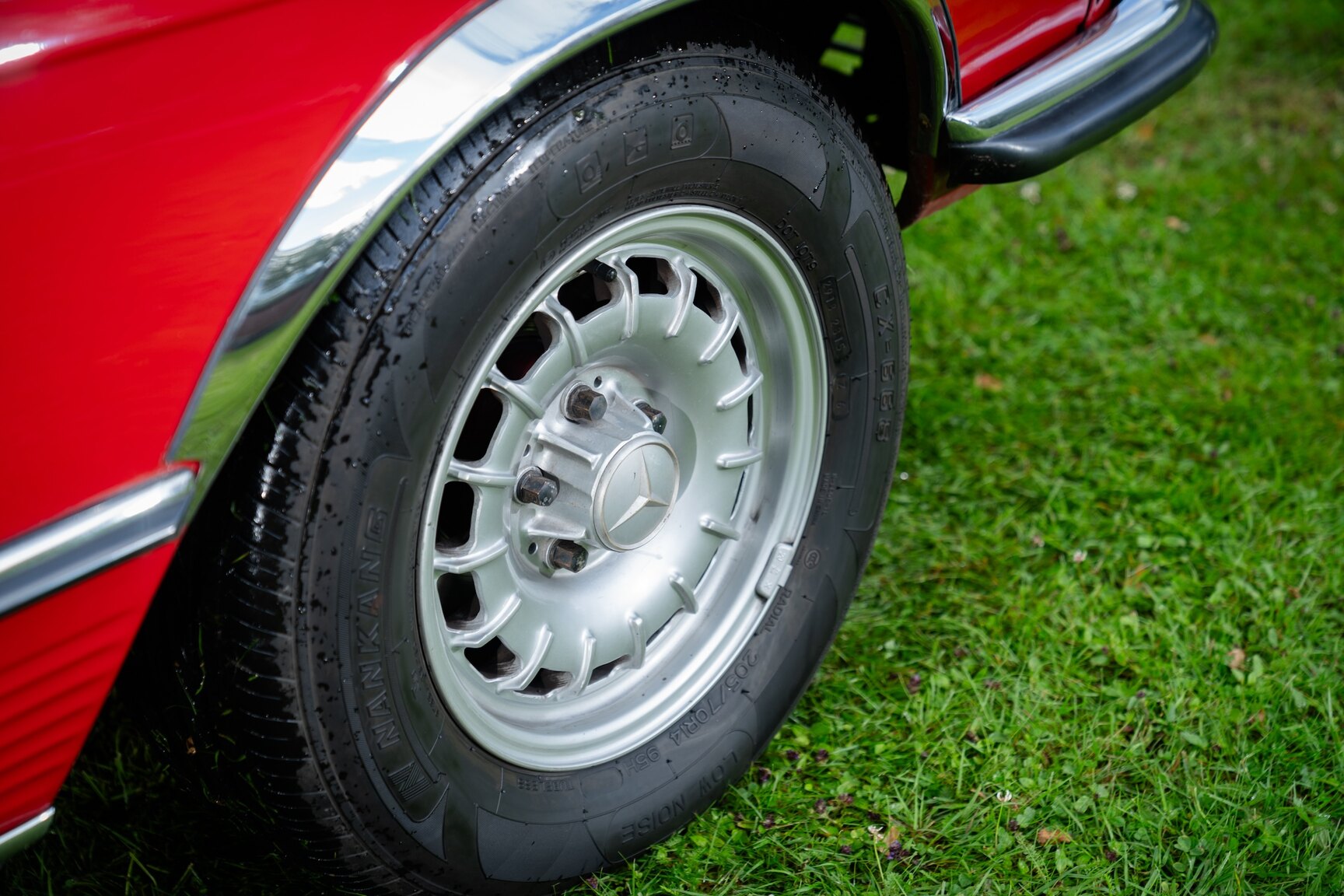 Exterior image of 1975 Mercedes-Benz 350 SLC