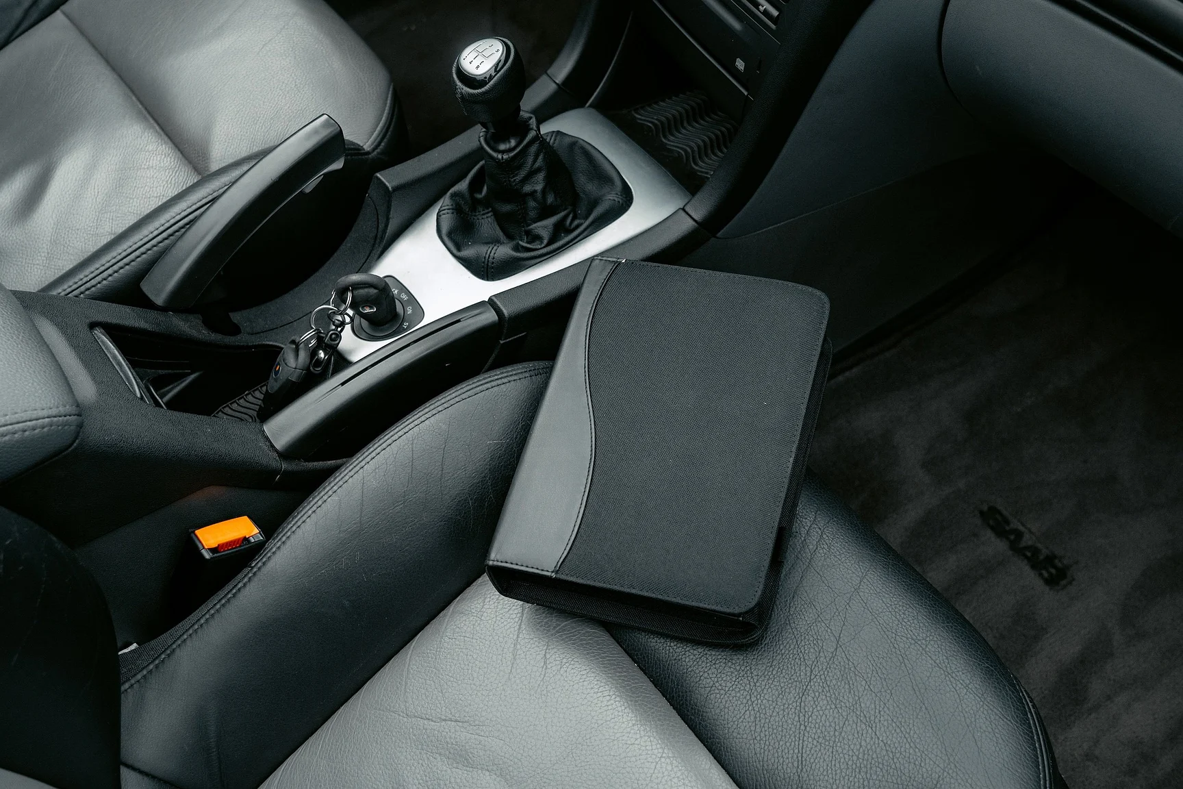 Documentation for 2004 SAAB 9-3 Aero 2.0T Cabriolet (2)