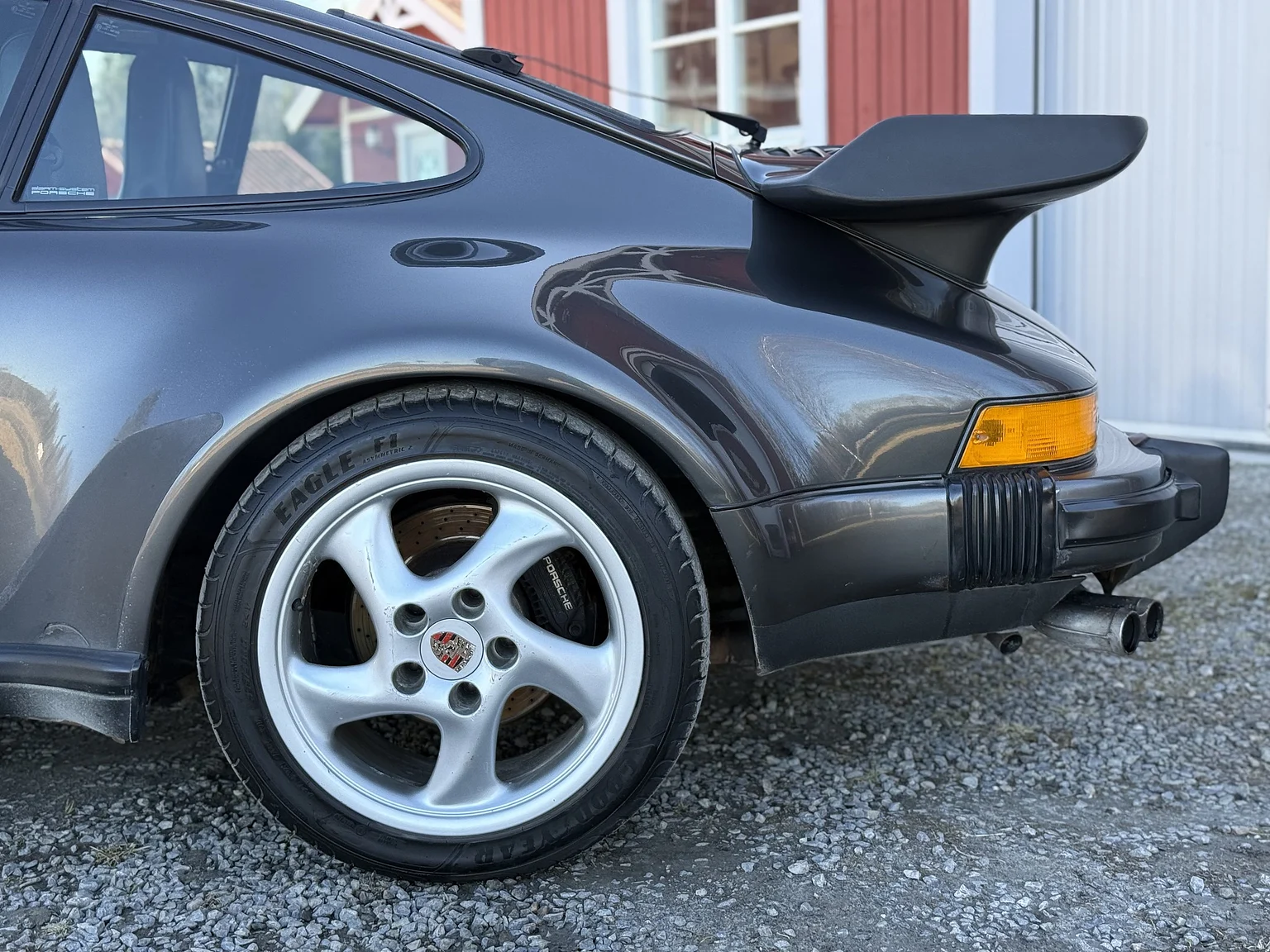 Exteriörbild på 1989 Porsche 911 / 930 3.3 Turbo 5-speed (99)
