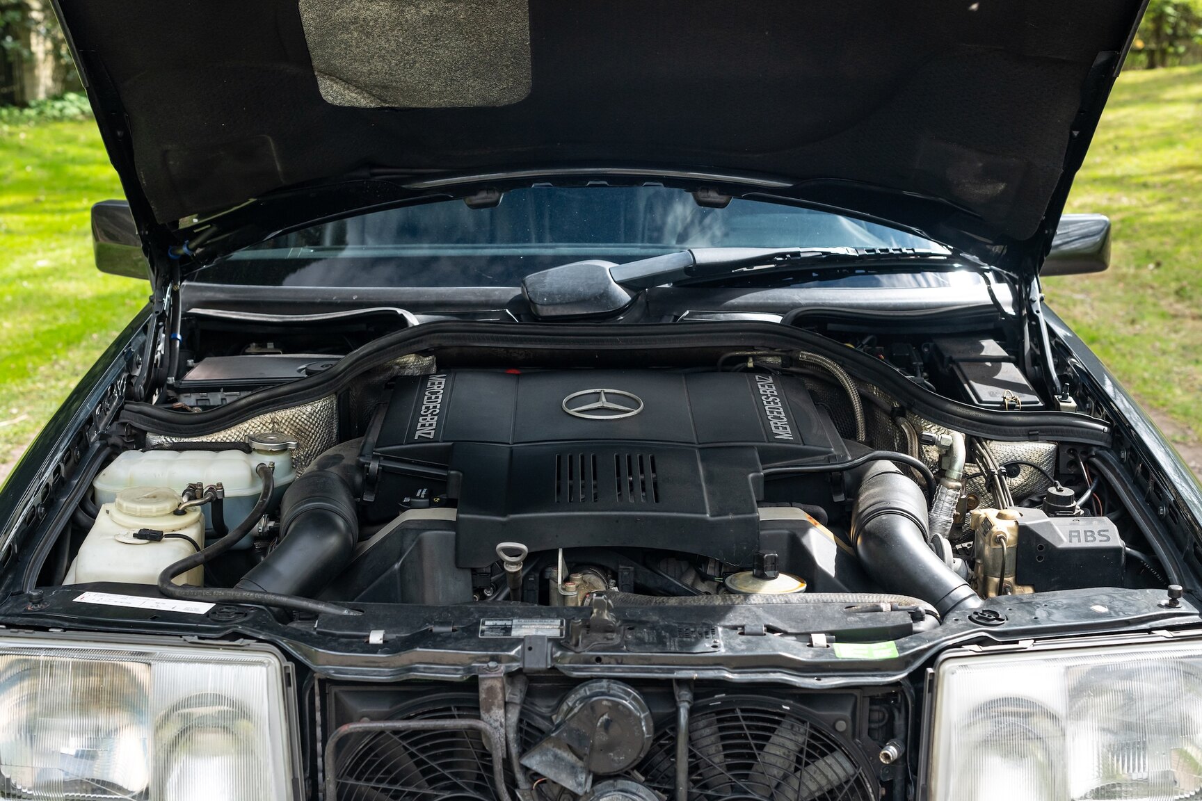 Image of 1993 Mercedes-Benz 400 E mechanics