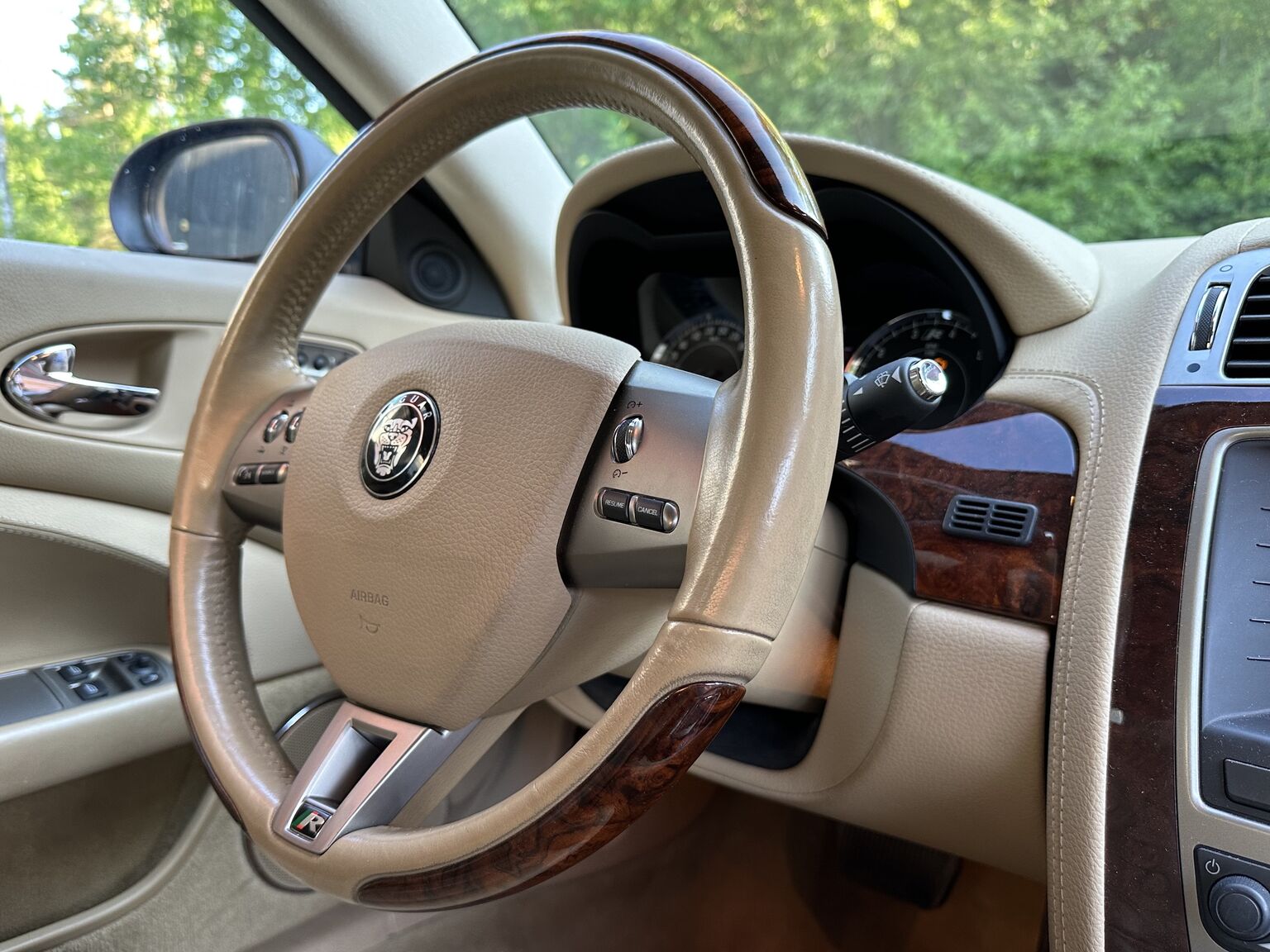 Innenraumfoto von 2007 Jaguar XKR (35)