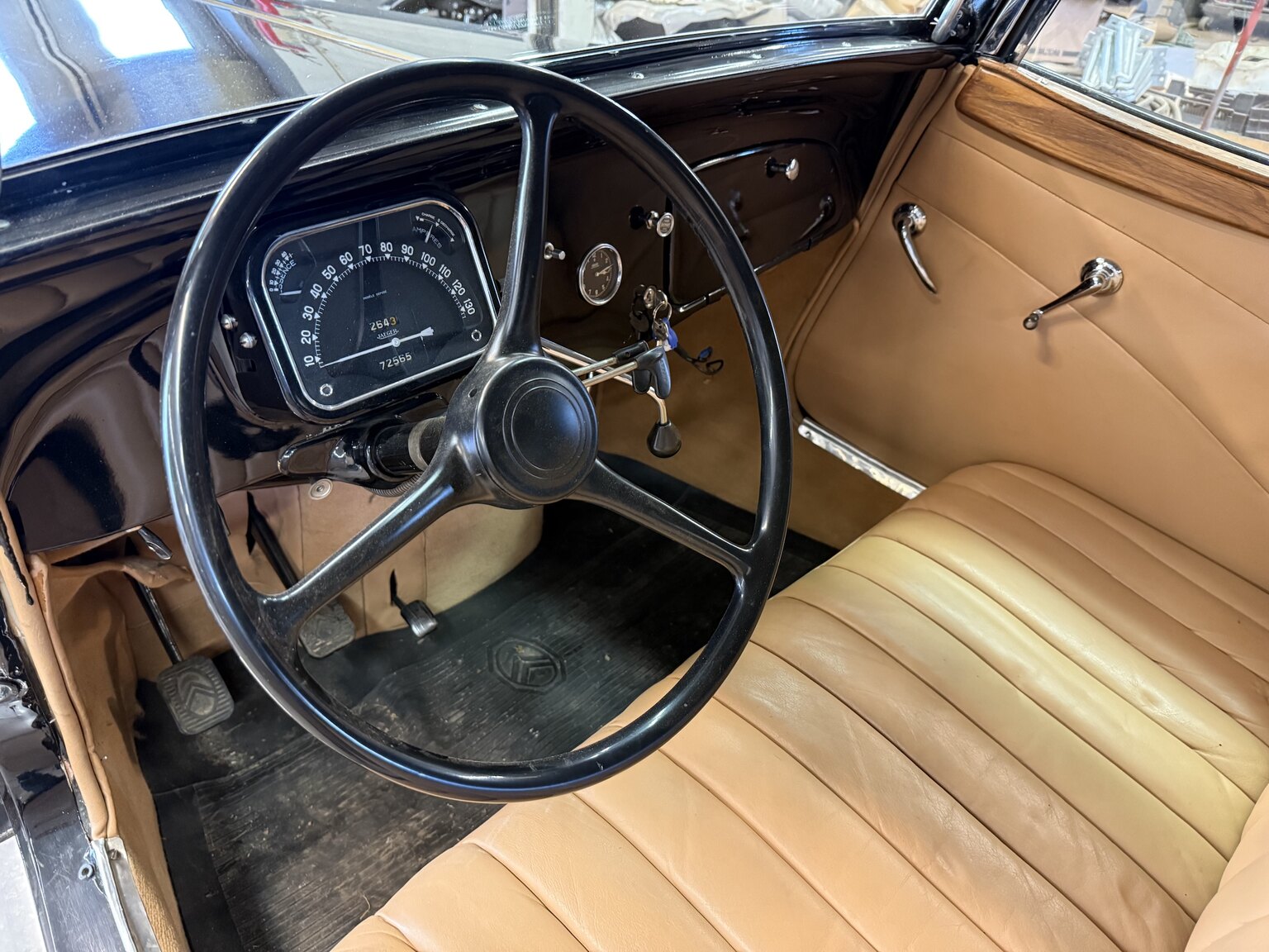Interior image of 1939 Citroën Berline 11 Sport Convertible