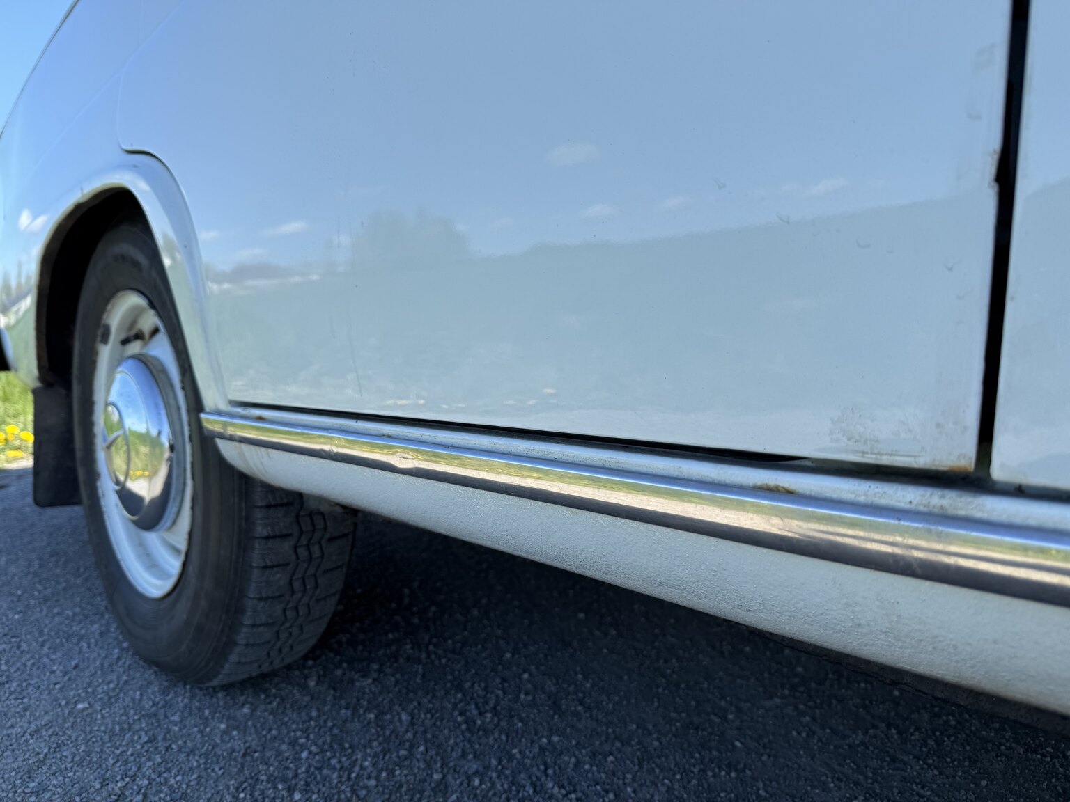 Exterior image of 1967 Mercedes-Benz 230 Safari