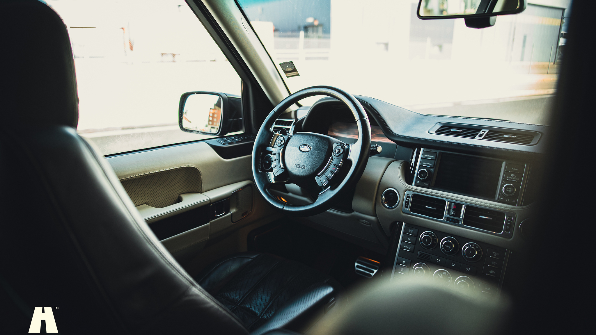 Interior image of 2011 Range Rover TDV8 Autobiography  (22)
