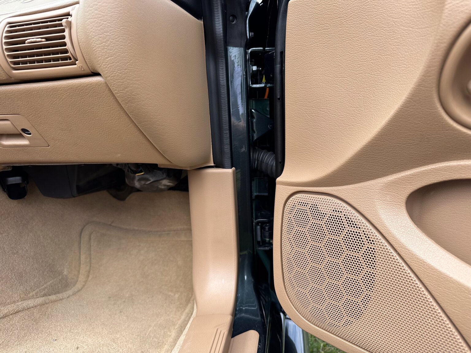 Interior image of 1998 Ford Mustang GT Convertible