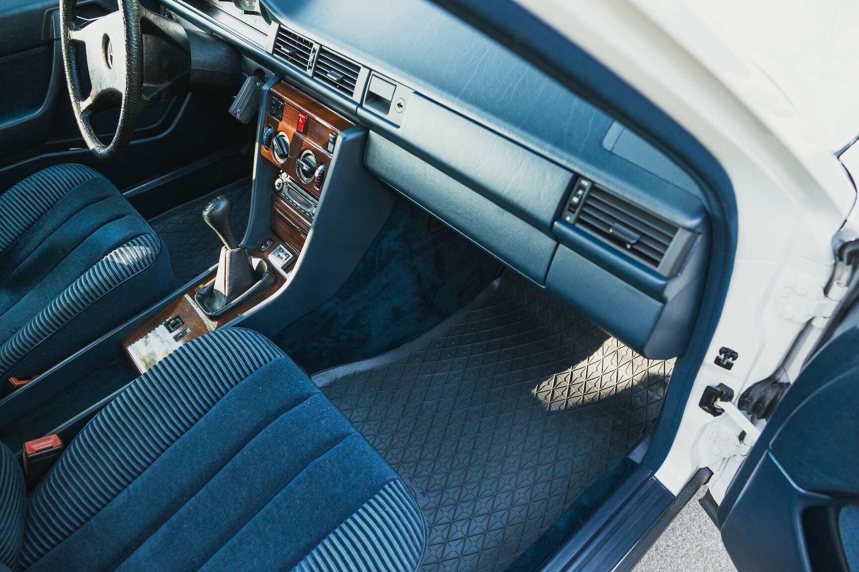 Interiörbild 1987 Mercedes-Benz 230E