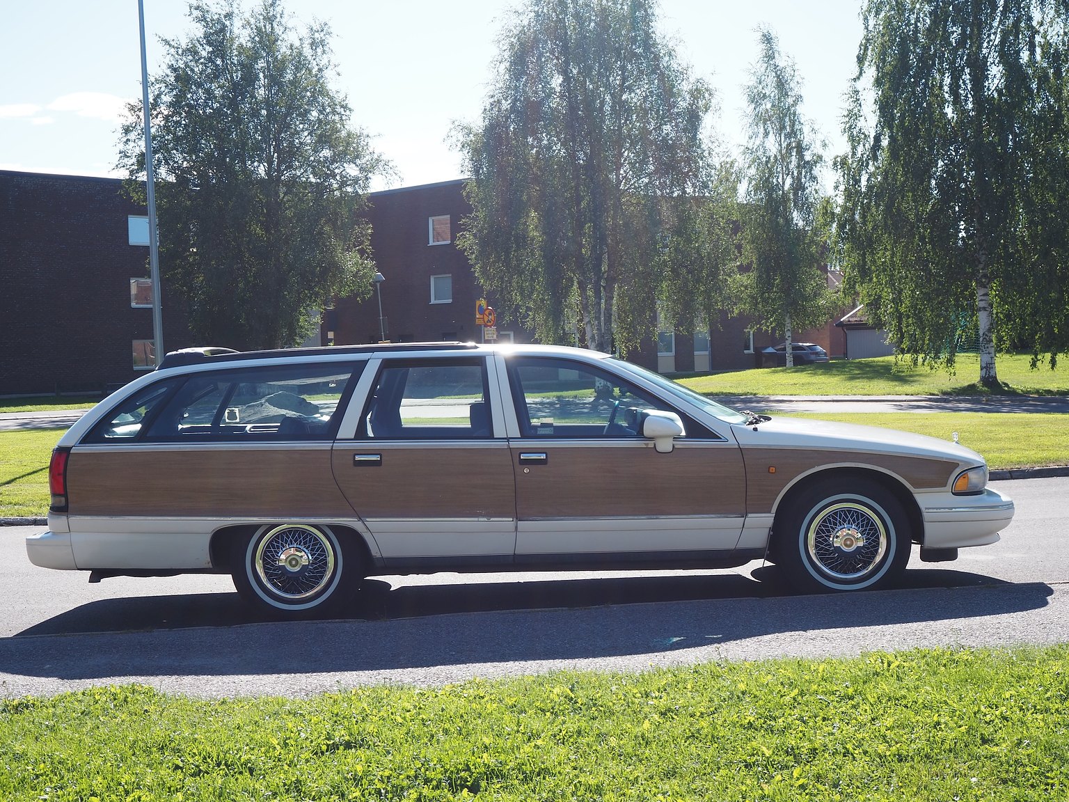 Exterior image of 1993 Chevrolet Caprice Classic Wagon 5.7 V8 