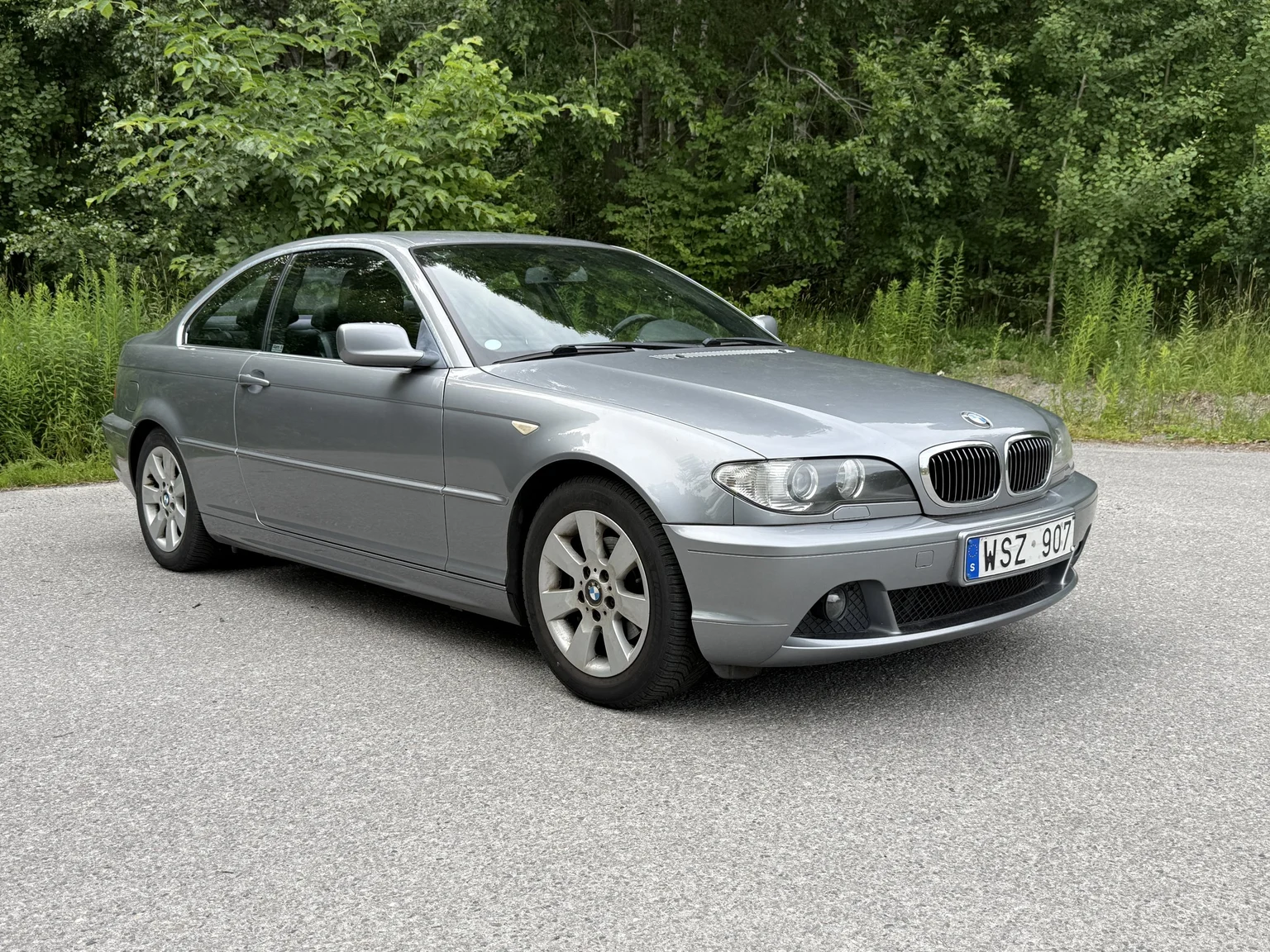 Exterior image of 2005 BMW 320Ci (3)