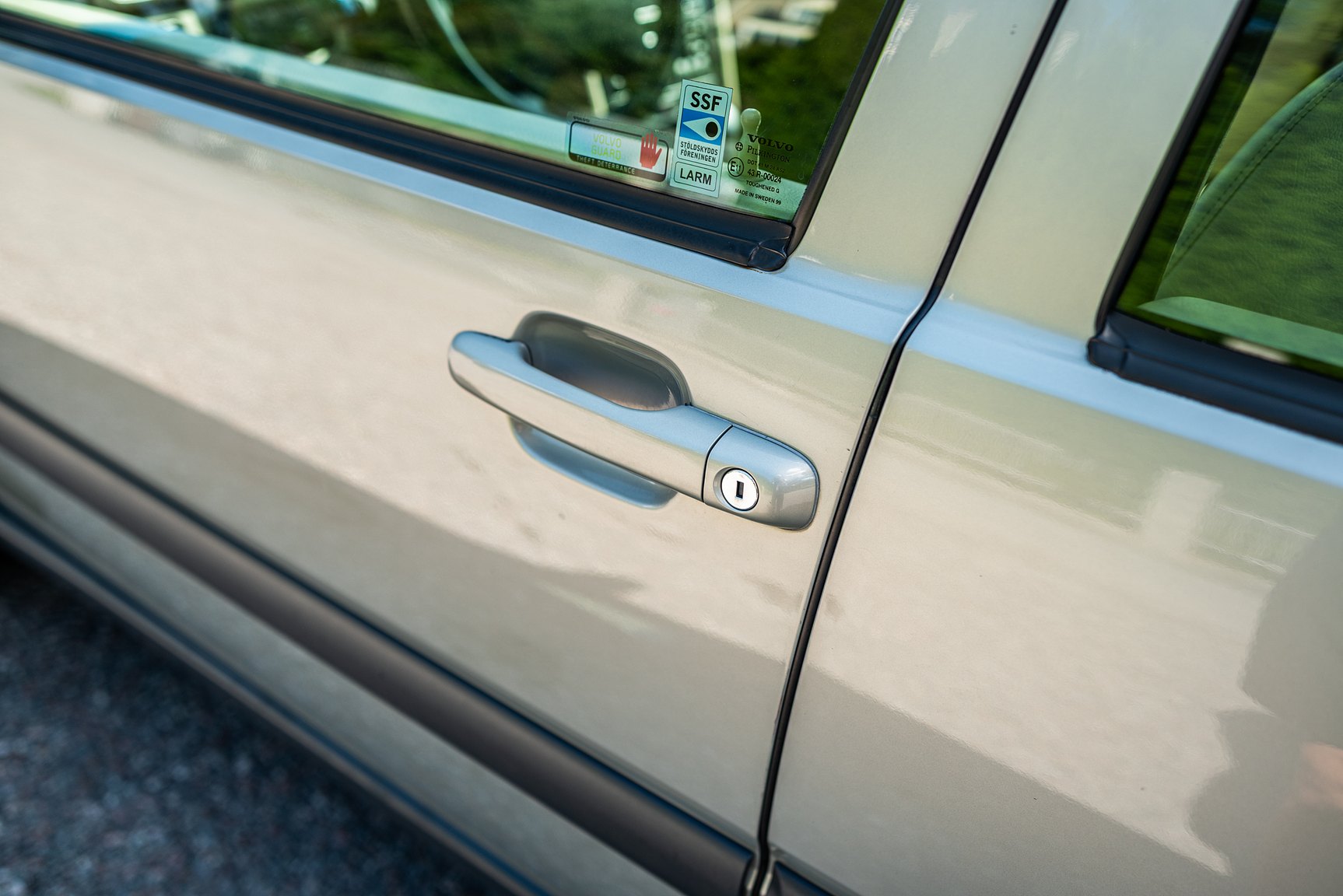 Exterior image of 2000 Volvo V70 XC 2.4 T AWD 