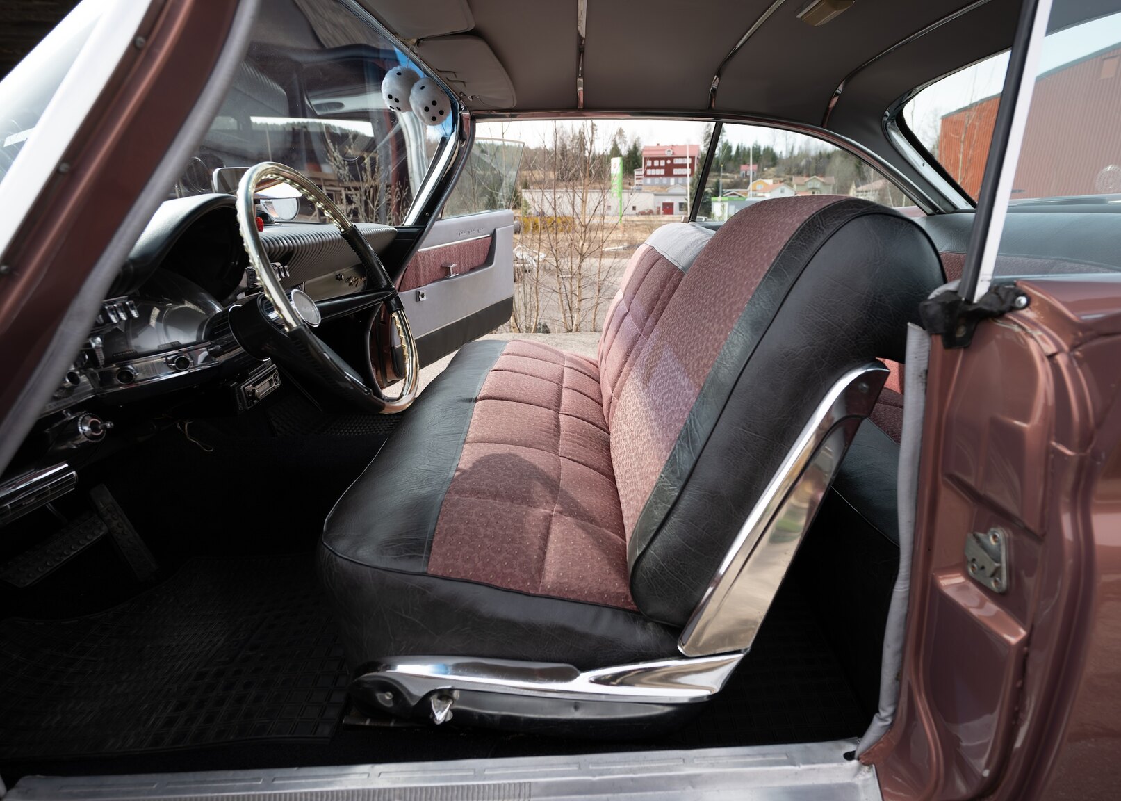 Interior image of 1961 Chrysler New Yorker Sedan (14)