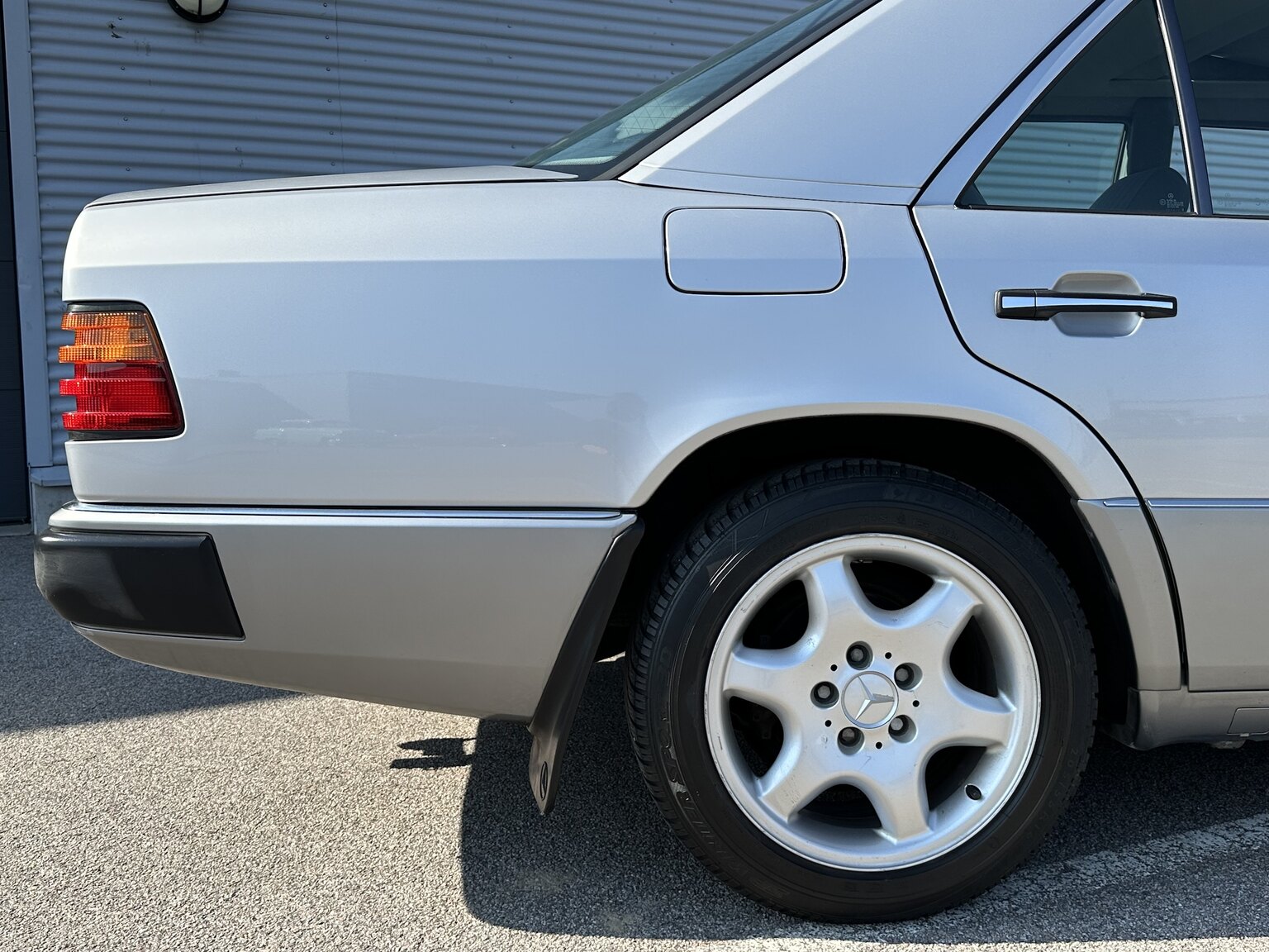 Exterior image of 1992 Mercedes-Benz 250D