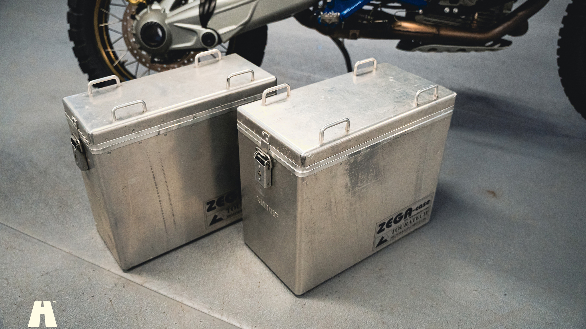 Exterior image of 2006 BMW HP2