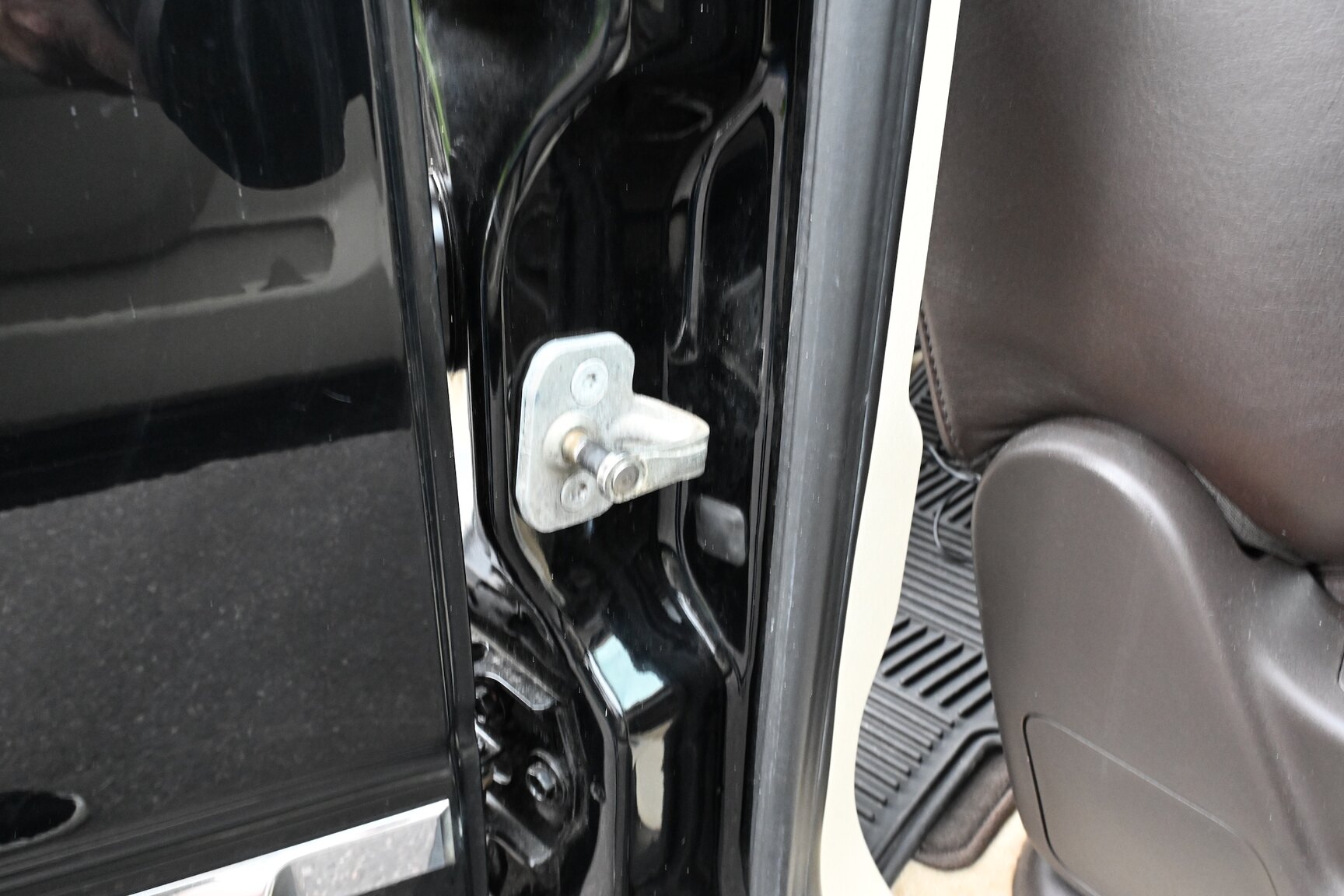 Interior image of 2010 Cadillac Escalade ESV 6.2 Flexfuel