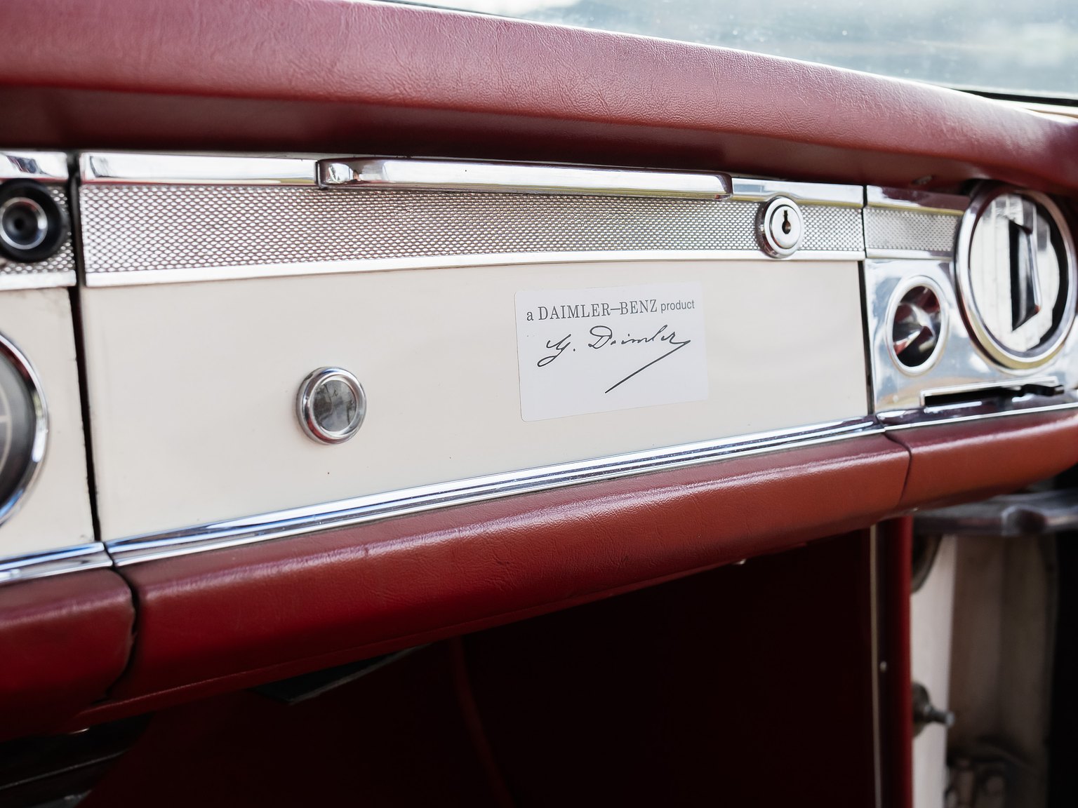 Interiörbild 1966 Mercedes-Benz 230 SL "Pagoda"