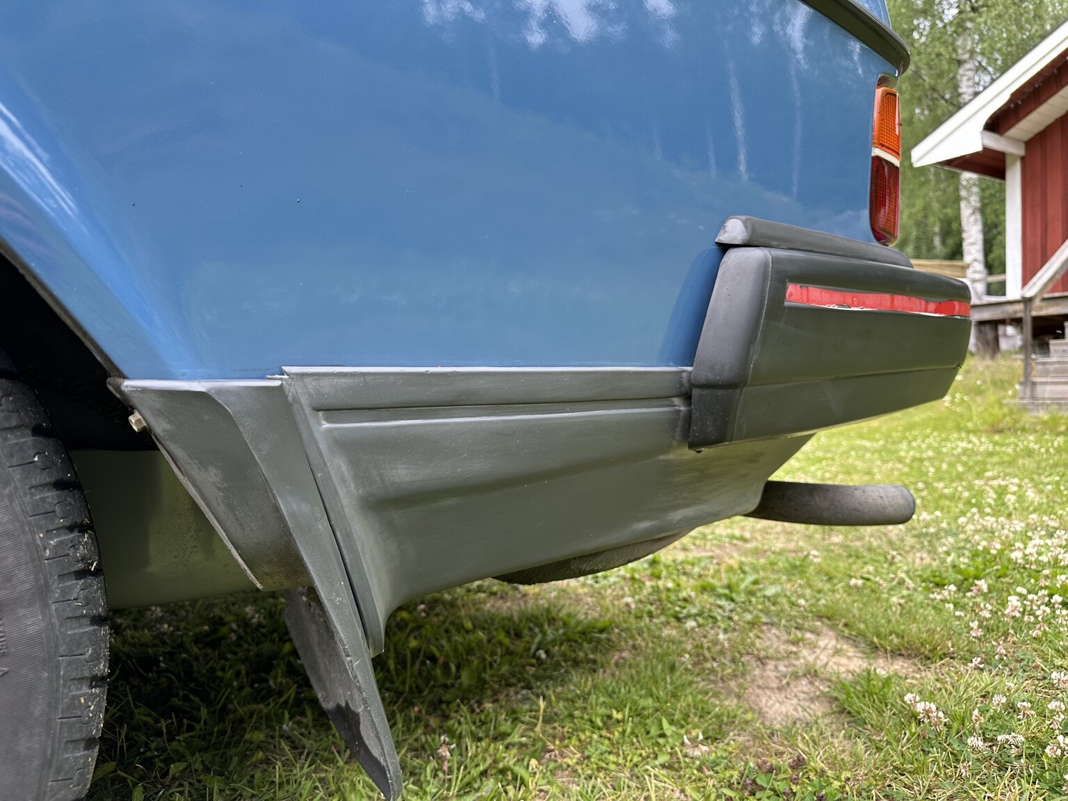 Exterior image of 1986 Volvo 244