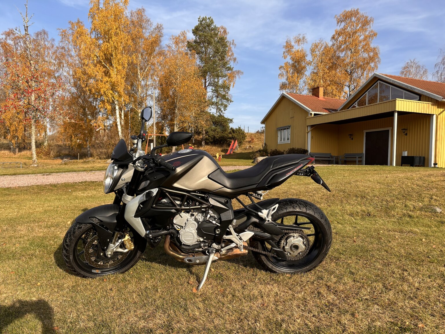 Exteriörbild på 2014 MV Agusta Brutale 675