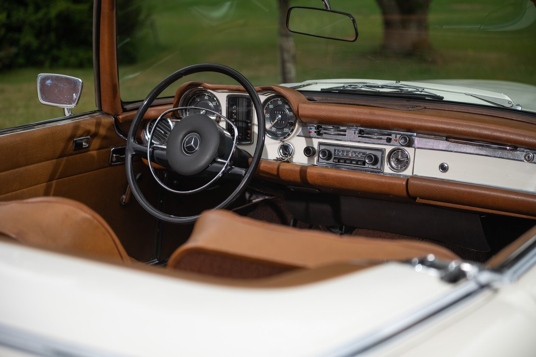 Innenraumfoto von 1968 Mercedes-Benz 280 SL Pagoda (1)