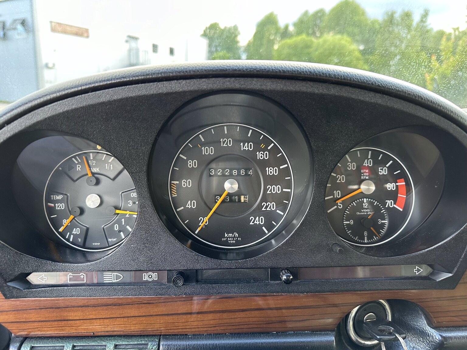 Interior image of 1975 Mercedes Benz 450 SEL (13)