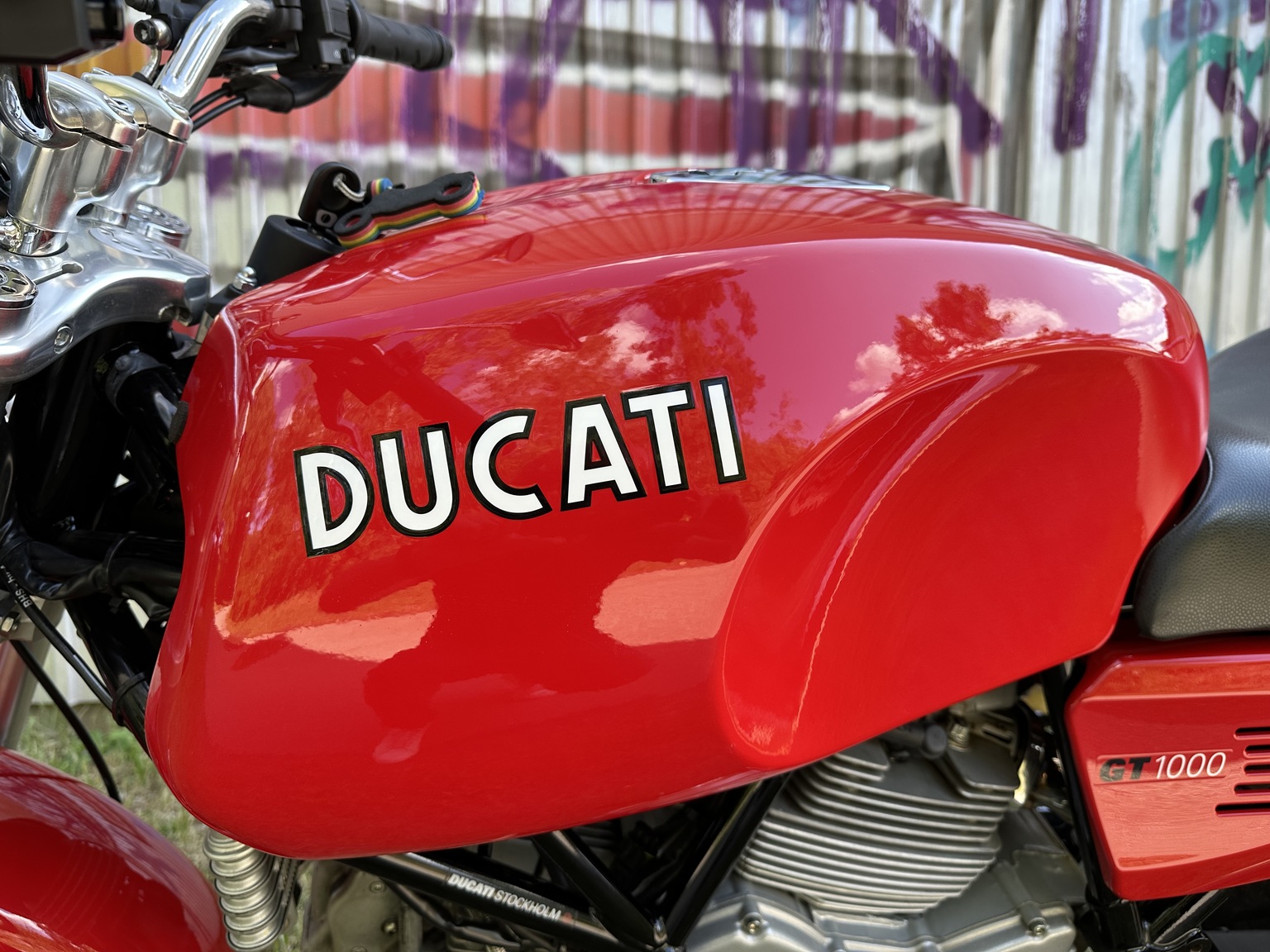 Exteriörbild på 2006 Ducati 1000 GT (9)