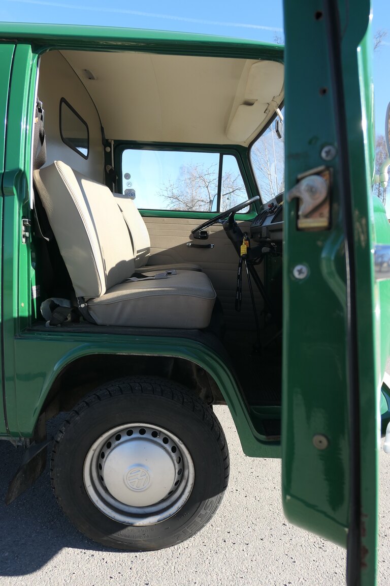 Innenraumfoto von 1975 Volkswagen Transporter 1600 Minibuss
