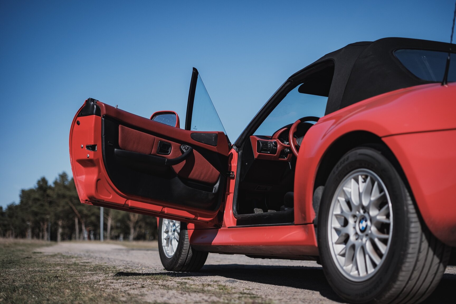 Interior image of 1999 BMW Z3 2.8i Roadster