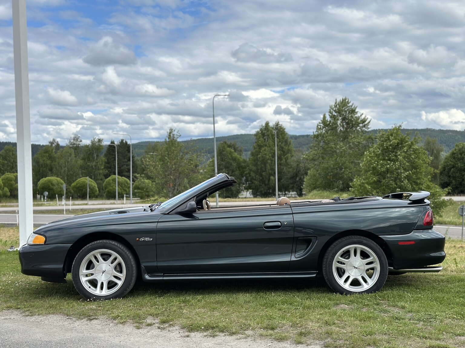 Exterior image of 1998 Ford Mustang GT Convertible