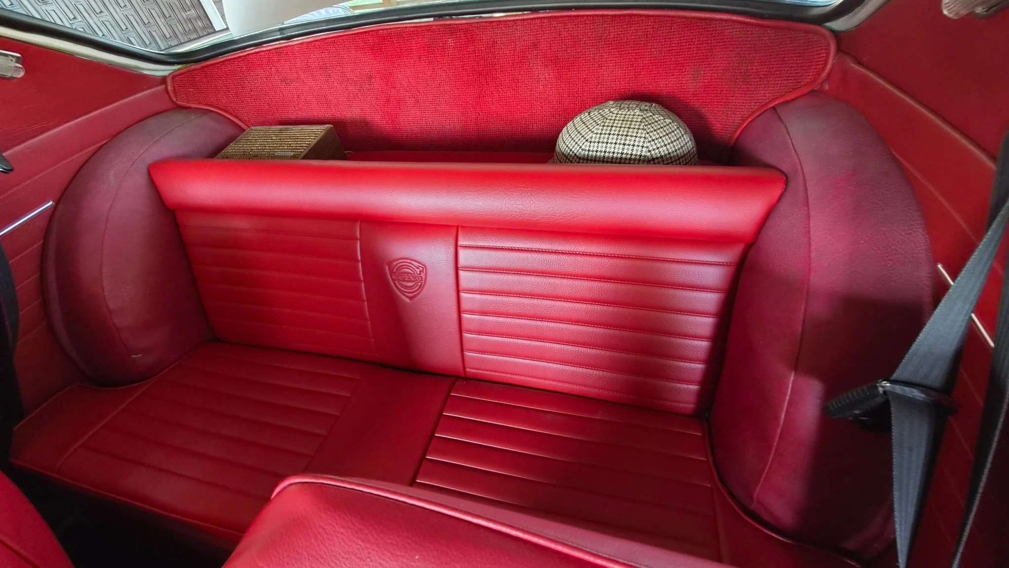 Interior image of 1966 Volvo P 1800S (19)