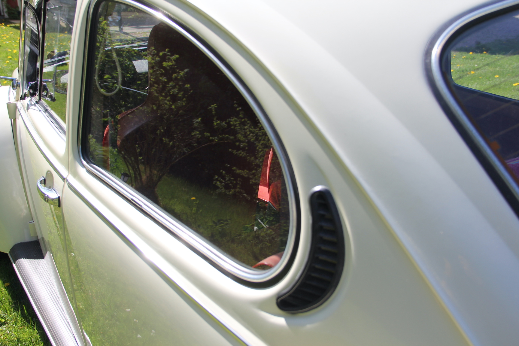 Exterior image of 1974 Volkswagen Beetle 1303 S (83)