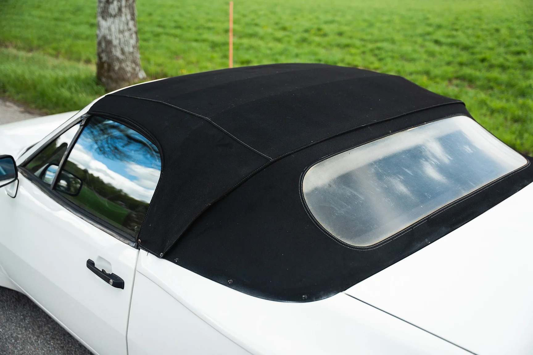 Exterior image of 1990 Porsche 944 S2 Cabriolet  (15)