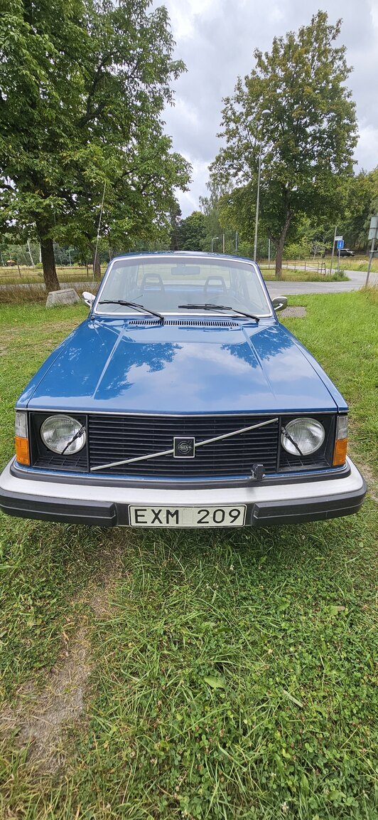 Exterior image of 1977 Volvo 242