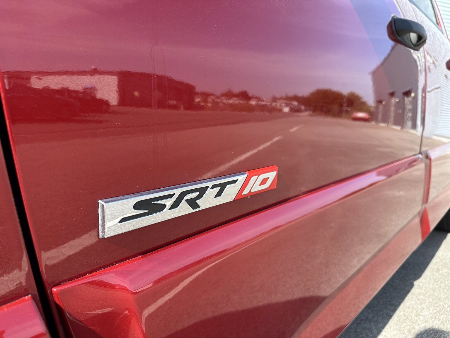 Exteriörbild på 2006 Dodge Ram SRT10