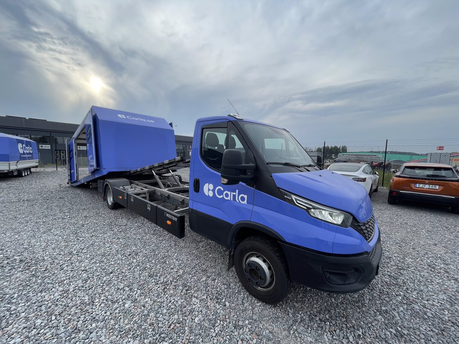 Exteriörbild på 2022 Iveco Daily 70-180 Chassi Cab Fordonstransport