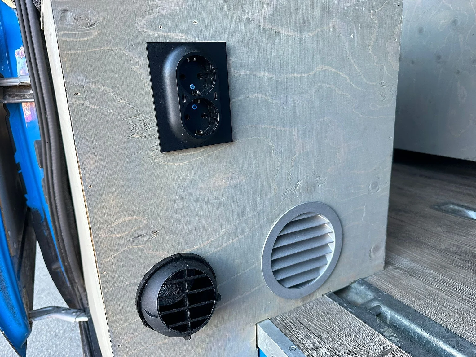 Interiörbild 2004 Mercedes-Benz Sprinter 4x4 Campervan/Overlander (20)