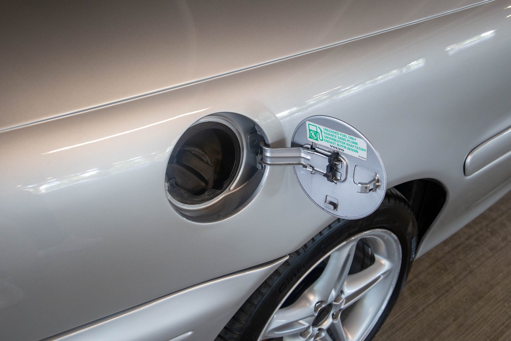 Exterior image of 1999 Volvo C70 2.5 T Manuell