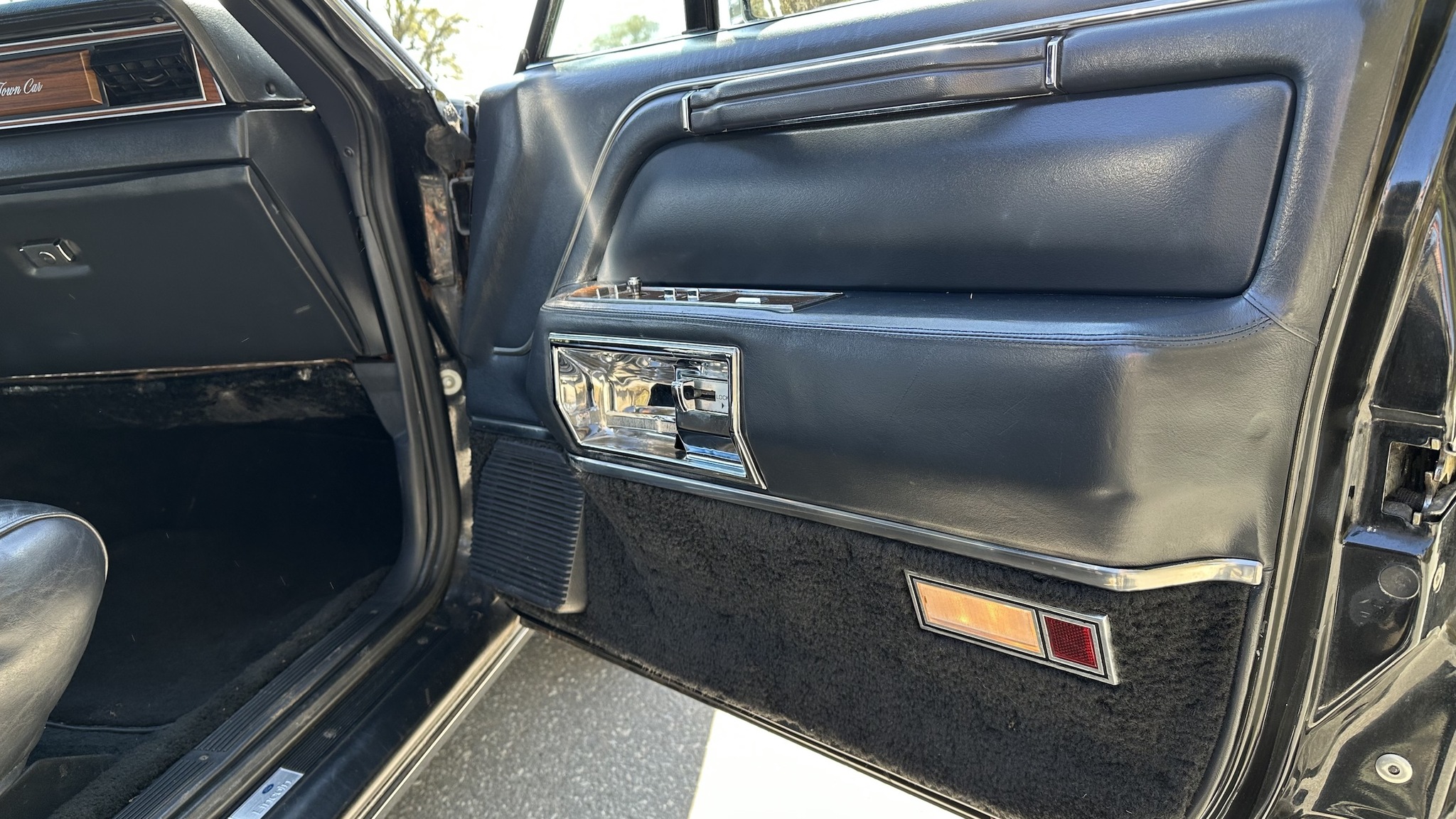 Interior image of 1988 Lincoln Town Car