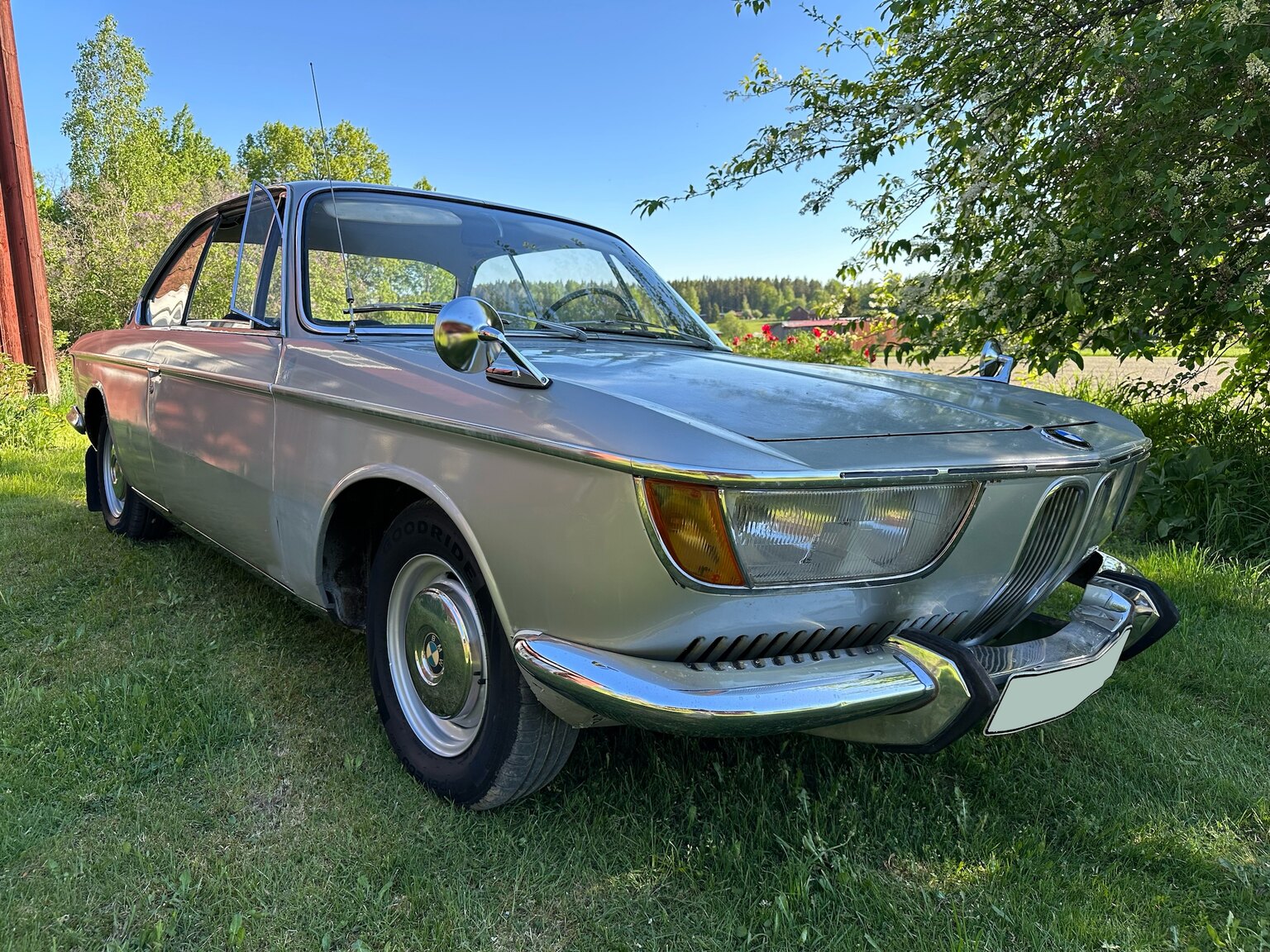 Exteriörbild på 1968 BMW 2000 CS
