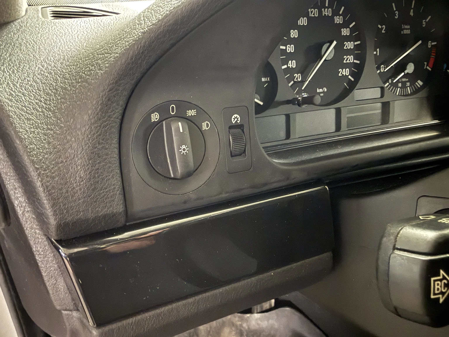 Interior image of 2002 BMW 520i (16)