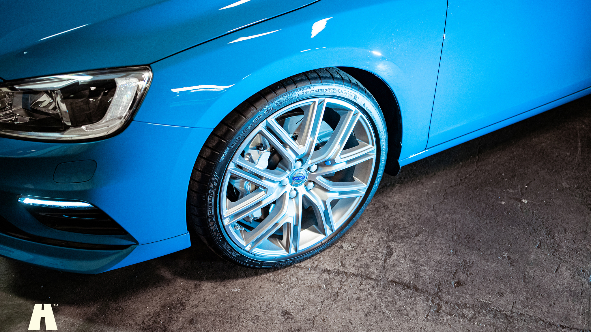Exterior image of 2017 Volvo V60 Polestar T6
