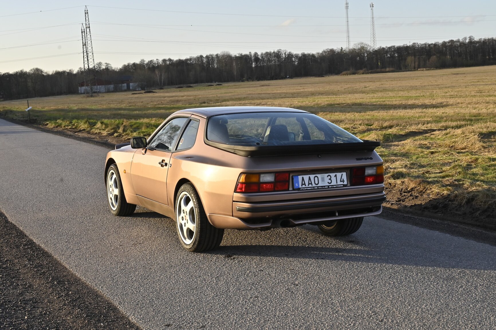 Exterior image of 1987 Porsche 944 Automat