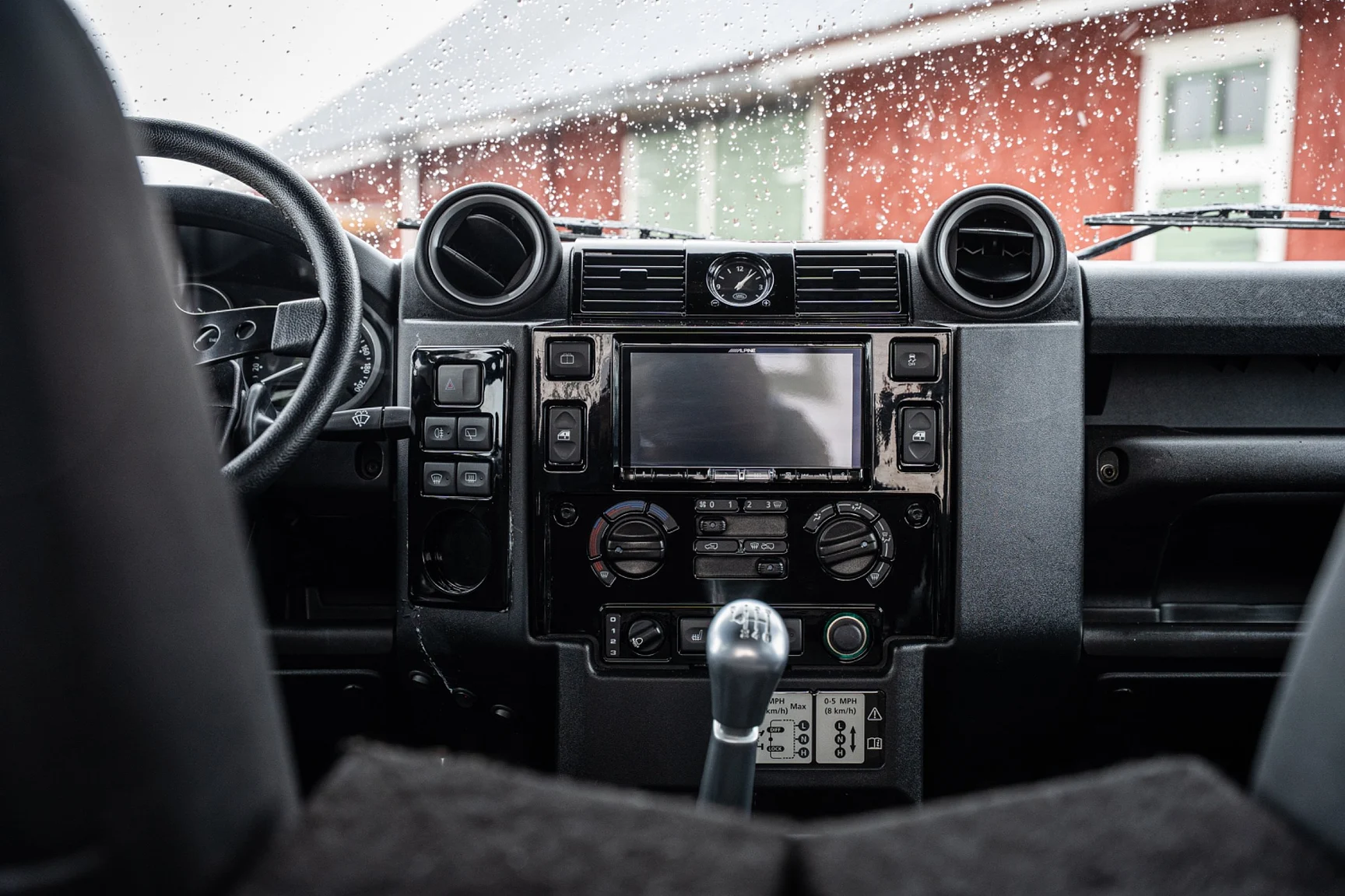 Innenraumfoto von 2015 Land Rover Defender 90 Special (10)