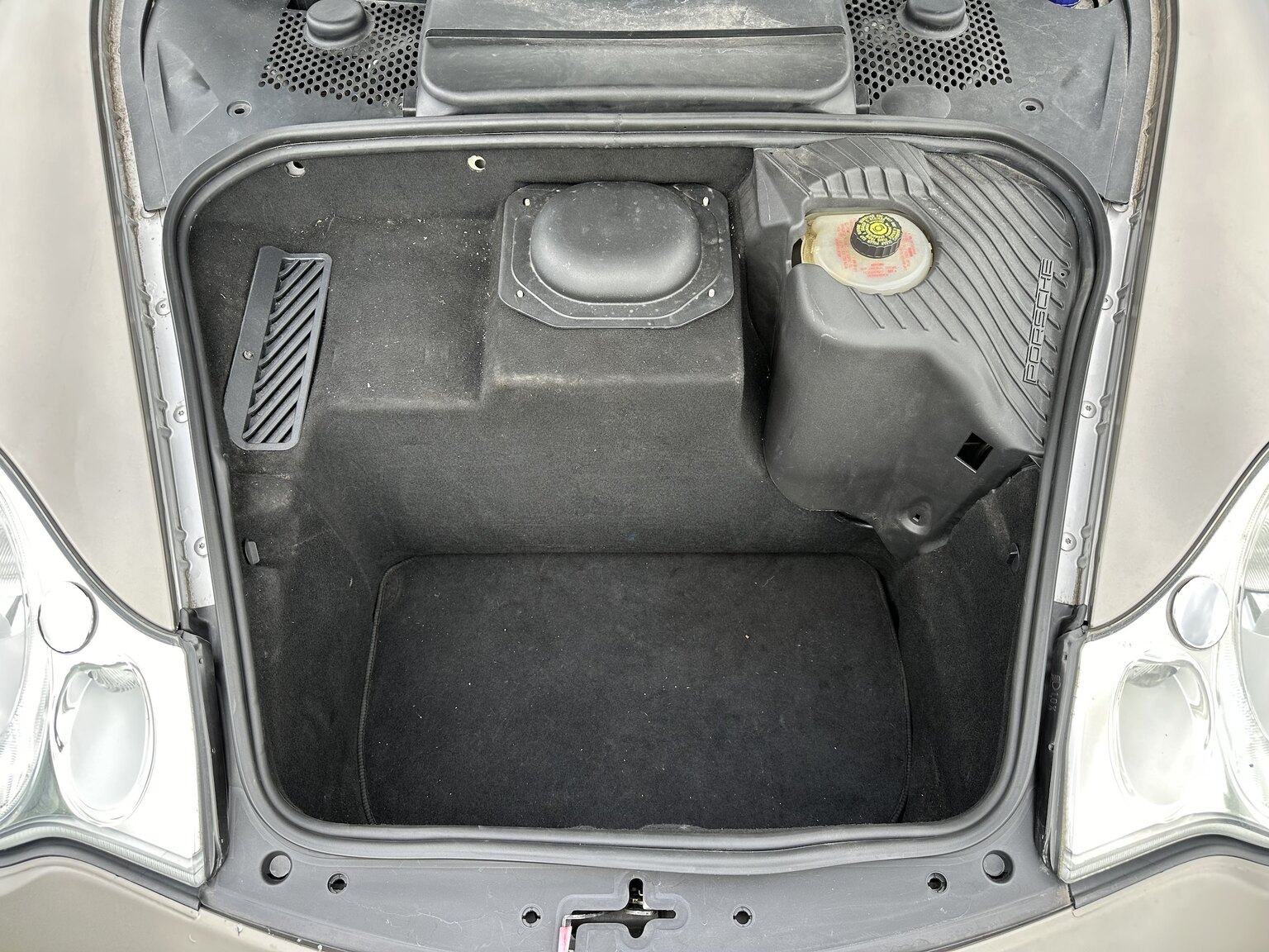 Interior image of 2002 Porsche 996 Turbo (35)