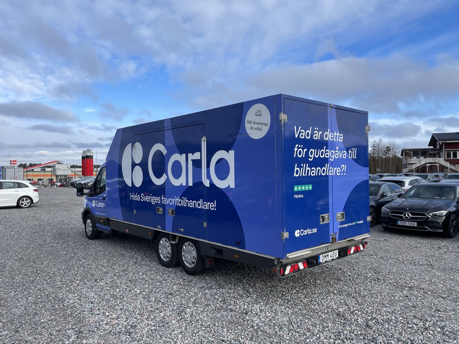 Exteriörbild på 2022 Ford Transit fordonstransport