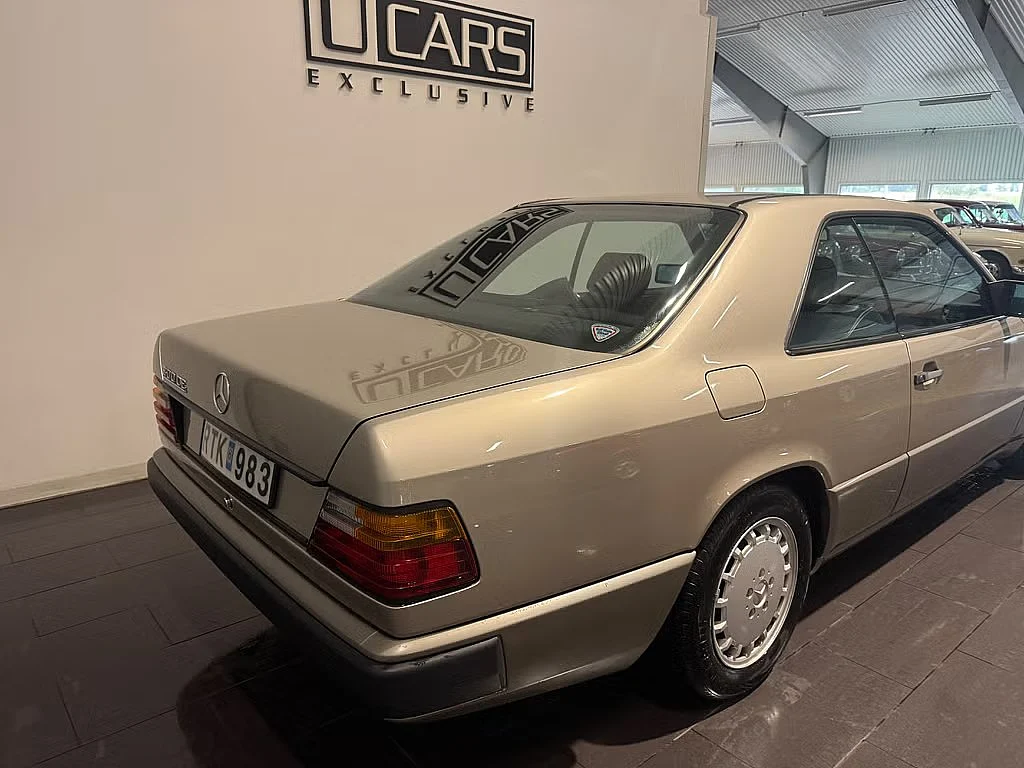 Exteriörbild på 1988 Mercedes-Benz 300 CE (2)