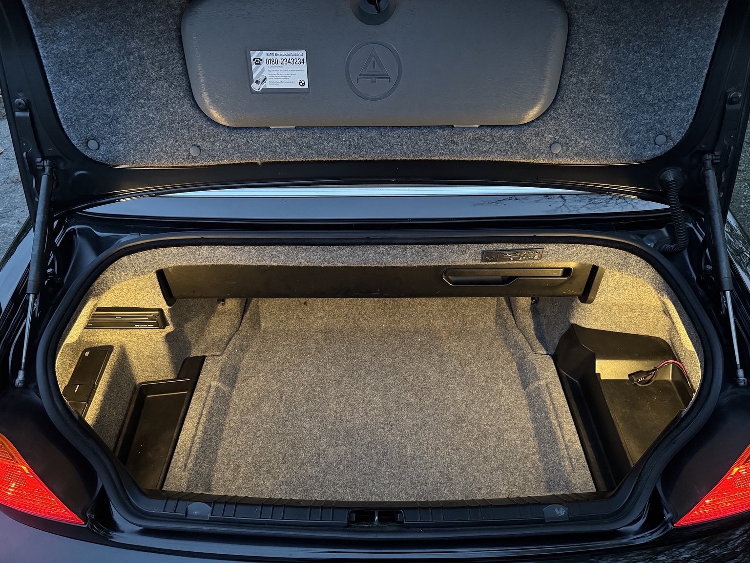 Interior image of 2001 BMW 325IA CAB